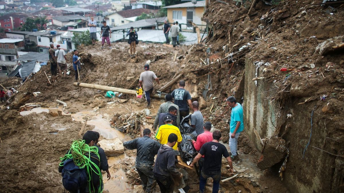 Záplavy v Brazílii mají skoro sto obětí
